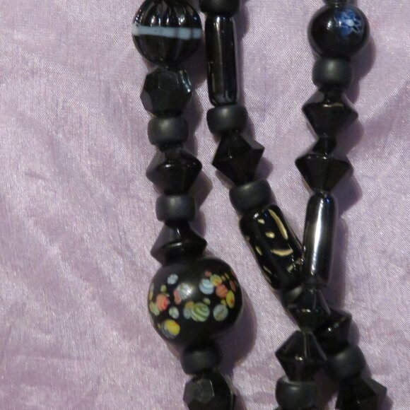 Vintage Vari-colour & Shape Black Glass Beads 3-strand Necklace (K752) - Picture 4 of 9